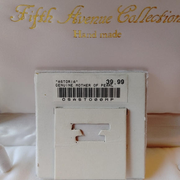 Mother of Pearl & Swarovski Pin - Picture 2 of 2